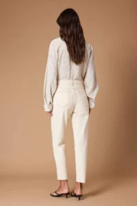 TRENDYOLMİLLA Ecru High Waist Middle Flexible Mom Kesik Hem jeans - Image 4