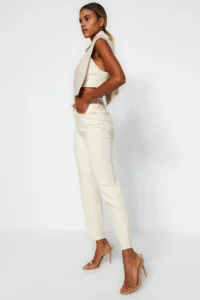TRENDYOLMİLLA Ecru High Waist Middle Flexible Mom Kesik Hem jeans - Image 6