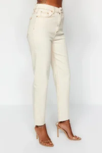 TRENDYOLMİLLA Ecru High Waist Middle Flexible Mom Kesik Hem jeans - Image 9
