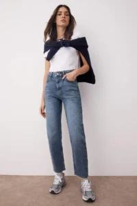 TRENDYOLMİLLA Dark Blue Cut Hem High Waist slim Less Flexible Mom jeans - Image 2