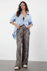 TRENDYOLMİLLA Leopard Printed Wide Leg/Rahat Kesim High Waist Flexible Pants - Image 2