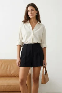 TRENDYOLMiLLA Black Rib Detailed Weaving Shorts - Image 2