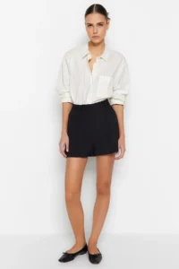TRENDYOLMiLLA Black Rib Detailed Weaving Shorts - Image 5