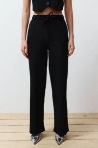 TRENDYOLMİLLA Black buttoned V-neck Wide Leg Knitting Vest/Pants Top and Bottom Set - Image 5