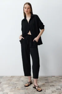 TRENDYOLMİLLA Black Weaving Shirt-Pants Aerobin Set - Image 2
