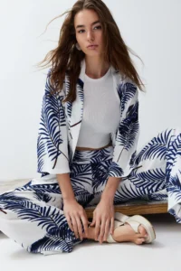 TRENDYOLMİLLA White Indigo Tropical Patterned Weaving Viscose Kimono Wide Leg Pants Set - Image 3