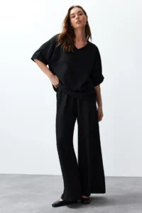 TRENDYOLMİLLA Black V-neck Weaving Blouse-Pants Set - Image 2