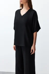 TRENDYOLMİLLA Black V-neck Weaving Blouse-Pants Set - Image 4