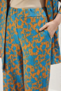 TRENDYOLMİLLA Orange Printed Rahat Kesim Flexible Kimonolu Knitting Top and Bottom Set - Image 4