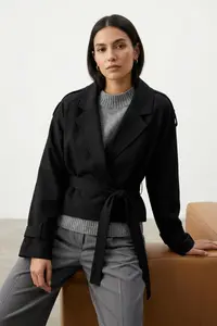 TRENDYOLMİLLA Black Premium Weaving Crop Blazer Jacket