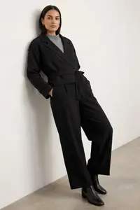 TRENDYOLMİLLA Black Premium Weaving Crop Blazer Jacket - Image 3