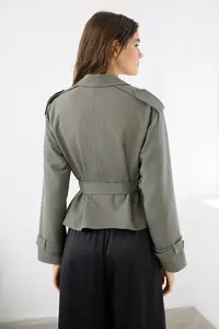 TRENDYOLMİLLA Khaki Premium Weaving Crop Blazer Jacket - Image 4