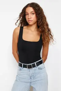 TRENDYOLMİLLA Black Fitted Back Detailed Square Neck snaps Flexible Knitting Bodysuit .D.00026