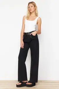 TRENDYOLMİLLA White Fitted Back Detailed Square Neck snaps Flexible Knitting Bodysuit .D.00026 - Image 2