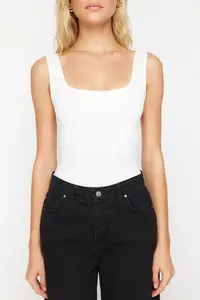 TRENDYOLMİLLA White Fitted Back Detailed Square Neck snaps Flexible Knitting Bodysuit .D.00026 - Image 4