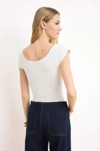 TRENDYOLMİLLA Ecru Fitted Boat Neck Flexible snaps Knitting Bodysuit .D.00029 - Image 4