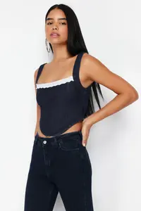 TRENDYOLMİLLA Dark Blue Lace Collar Detailed Sleeveless denim comfort/Flexible Crop Bustier - Image 2
