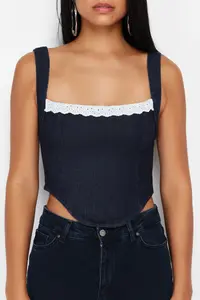 TRENDYOLMİLLA Dark Blue Lace Collar Detailed Sleeveless denim comfort/Flexible Crop Bustier - Image 5