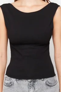 TRENDYOLMİLLA Black Low-cut back Fitted Regular Size Cotton Flexible Knitting Blouse - Image 4