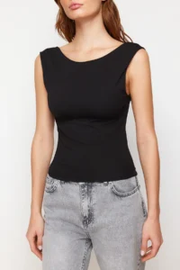 TRENDYOLMİLLA Black Low-cut back Fitted Regular Size Cotton Flexible Knitting Blouse - Image 5