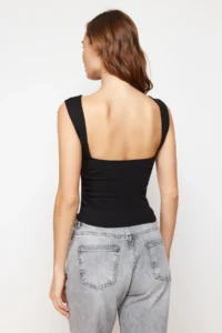 TRENDYOLMİLLA Black Low-cut back Fitted Regular Size Cotton Flexible Knitting Blouse - Image 6