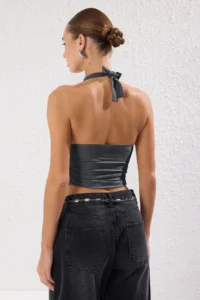 TRENDYOLMİLLA Anthracite Printed Barbell Neck Fitted Crop Flexible Knitting Blouse - Image 4