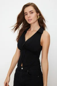 TRENDYOLMİLLA Black Fitted Polo Shirt Collar Flexible Knitting Blouse