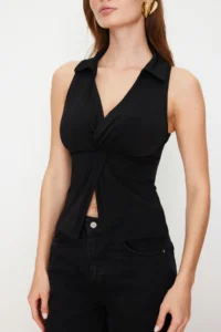TRENDYOLMİLLA Black Fitted Polo Shirt Collar Flexible Knitting Blouse - Image 3