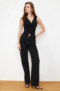 TRENDYOLMİLLA Black Fitted Polo Shirt Collar Flexible Knitting Blouse - Image 4