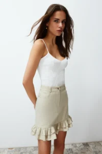 TRENDYOLMİLLA Ecru Crop Basic Blouse - Image 2