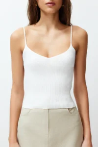 TRENDYOLMİLLA Ecru Crop Basic Blouse - Image 4