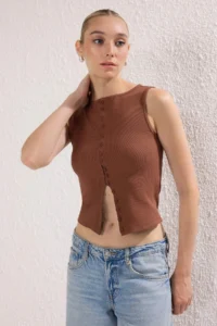 TRENDYOLMİLLA Brown buttoned Fitted/Ribbed Flexible Knitting Blouse