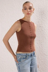 TRENDYOLMİLLA Brown buttoned Fitted/Ribbed Flexible Knitting Blouse - Image 2