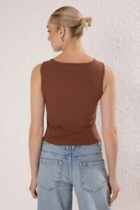 TRENDYOLMİLLA Brown buttoned Fitted/Ribbed Flexible Knitting Blouse - Image 4