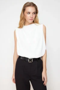 TRENDYOLMİLLA Ecru Shirring Detailed Crew Neck Sleeveless Weaving Blouse - Image 3