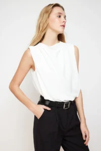 TRENDYOLMİLLA Ecru Shirring Detailed Crew Neck Sleeveless Weaving Blouse - Image 4