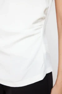 TRENDYOLMİLLA Ecru Shirring Detailed Crew Neck Sleeveless Weaving Blouse - Image 6