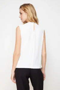 TRENDYOLMİLLA Ecru Shirring Detailed Crew Neck Sleeveless Weaving Blouse - Image 7