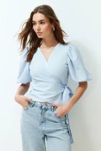 TRENDYOLMİLLA Mavi Double breasted Binding Detailed seersucker Material Weaving Blouse