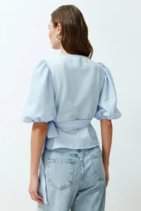 TRENDYOLMİLLA Mavi Double breasted Binding Detailed seersucker Material Weaving Blouse - Image 6