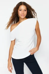 TRENDYOLMİLLA Ecru Boat Neck Fitted Weaving Blouse