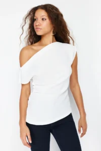 TRENDYOLMİLLA Ecru Boat Neck Fitted Weaving Blouse - Image 2