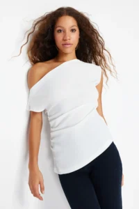 TRENDYOLMİLLA Ecru Boat Neck Fitted Weaving Blouse - Image 3