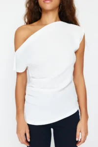 TRENDYOLMİLLA Ecru Boat Neck Fitted Weaving Blouse - Image 4