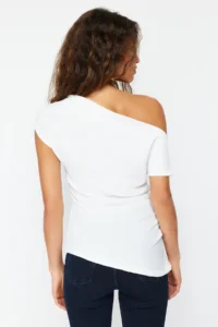 TRENDYOLMİLLA Ecru Boat Neck Fitted Weaving Blouse - Image 6