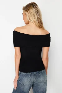 TRENDYOLMİLLA Black Carmen Collar Fitted Flexible Crop Knitting Madonna Collar Blouse - Image 6