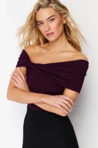 TRENDYOLMİLLA Plum Carmen Collar Fitted Flexible Crop Knitting Madonna Collar Blouse