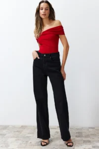 TRENDYOLMİLLA Rejection Carmen Collar Fitted Flexible Crop Knitting Madonna Collar Blouse - Image 2