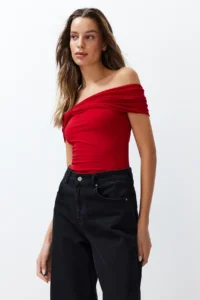 TRENDYOLMİLLA Rejection Carmen Collar Fitted Flexible Crop Knitting Madonna Collar Blouse - Image 3