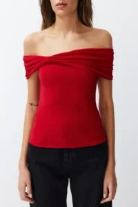 TRENDYOLMİLLA Rejection Carmen Collar Fitted Flexible Crop Knitting Madonna Collar Blouse - Image 5